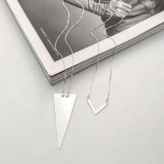 Colar Triangulo Liso G na internet