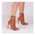 Bota Caramelo com Detalhe Dourado - Sofisticação e Estilo na internet