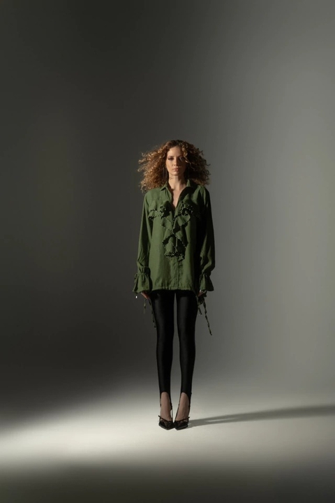 Blusa ideal para um visual sofisticado e fluido.