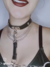 Choker con correa en internet