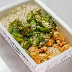 Frango assado, arroz integral e quiabo - comprar online