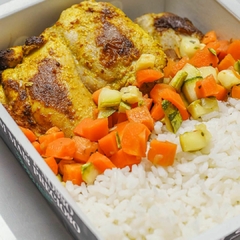 Sobrecoxa de frango, Arroz branco e legumes high protein - comprar online