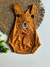 Jardineira Romper Bebê Urso Bordado Caramelo - Baby Mee