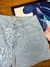 SHORTS JEANS CLARO LARISSA - COM APLICAÇÕES - Versátilis