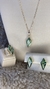 Anel vazado banhado a Ouro dourado 18K tamanho 18 com pedra verde geométrica 26x14x8mm