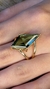 Imagem do Anel vazado banhado a Ouro dourado 18K tamanho 18 com pedra verde geométrica 26x14x8mm
