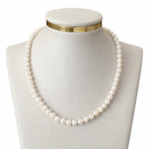 Colar 40cm com pérolas redondas brancas de 5-6mm e fecho boia banhado a Ouro amarelo 18K