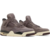 magem frontal do Air Jordan 4 Violet Ore, enfatizando o design elegante, a textura do nobuck e o ajuste premium.