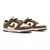 "Par do Nike Dunk Low Cacao Wow em ângulo levemente inclinado, destacando seu design retrô e a combinação de cores sofisticadas."