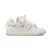 Imagem lateral do tênis Adidas Forum Buckle Low x Bad Bunny Last Forum em bege e branco, com detalhes em couro e camurça, fivela ajustável e tira de velcro.