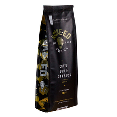 Pacote de café Stoke-Ed Torrado e Moído 250g, com design moderno e informações sobre o produto.