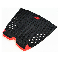 Antiderrapante de 3 peças Dylan Shapes D2, preto e vermelho, com fresa e perfurações que aumentam o grip e reduzem o peso na prancha.