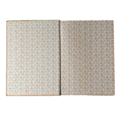 Guardas internas do livro Fazendas – Solares da Região Cafeeira do Brasil Imperial com padrão floral elegante.
