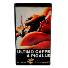 Frente colorida da lata de café italiana com imagem artística de casal e Torre Eiffel; item icônico para colecionadores exigentes.