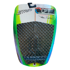 Deck Stretch Mr. Buzz preto, antiderrapante de alto desempenho para pranchas de surf. Feito em EVA com adesivo 3M e kick tail elevado.
