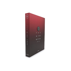Livro decorativo sobre vinhos com capa em gradiente vermelho e detalhes em relevo.