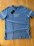 Camiseta azul da marca Armani com logo EA7 na frente e na manga.