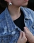 CAMPERA DE JEAN CON TACHAS Y DETALLES DESGASTADOS