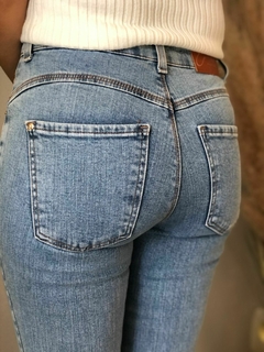 calça jeans na internet