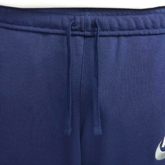 Calça de Moletom Nike Club + Azul Marinho com Logo Bordado na Perna 