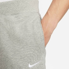 CALÇA DE MOLETOM NIKE SOLO SWOOSH na internet