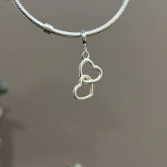 Berloque de prata - corações entrelaçados - comprar online