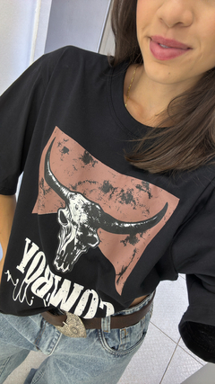 T-shirt over na internet
