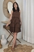 Vestido Lírio - Vestido Curto com Camadas e Cintura Ajustável - Café