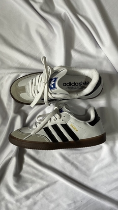Adidas Samba na internet