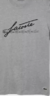 Camiseta masculina com decote careca, assinatura e estampa de crocodilos