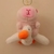 PELUCHE COLGANTE CERDITA ROSA MONTANDO GANSO 10CM