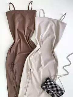 Vestido Feminino Midi em Ribana Alças Finas com Fenda Katia Ref. 1062 Tamanho:Único;Cor:Preto (12345670018924152736)