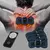 Massageador elétrico com tecnologia de vibração e aquecimento, relaxa músculos, melhora a circulação e alivia dores em minutos.