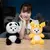 Adorável urso branco de pelúcia brinquedo na internet