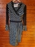 Vestido Midi Listrado Preto e Branco com Mangas de Renda e Pedraria Bordada TAM G – Estilo e Sofisticação para Cada Ocasião - comprar online