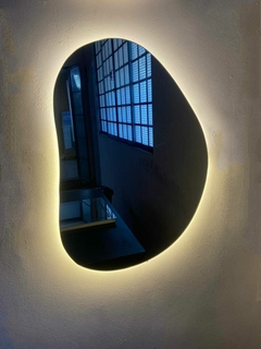 Imagem do Espelho Orgânico Decorativo 60x45 Com Led Oculto