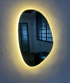 Imagem do Espelho Orgânico Decorativo 42x60 Iluminado Com Led Oculto