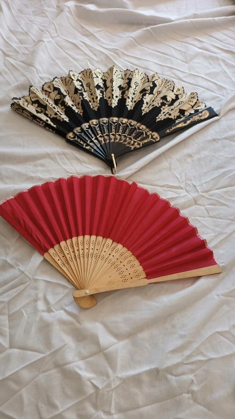 Abanicos plegables , modelos varios , Lisos o con detalles en diferentes materiales 