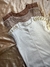 Blusa básica com pedrarias
