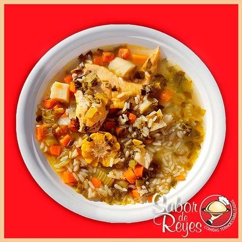 PUCHERO DE GALLINA CON CALDO, ARROZ Y HORTALIZAS DE LA QUINTA