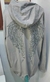 Campera de gamuza gris con detalles plata y negro en internet