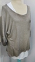 Suéter marrón con remera blanca - comprar online