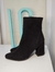 Bota negra de gamuza en internet