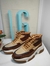 Zapatillas marrones en internet