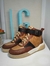Zapatillas marrones en internet