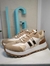 Zapatillas blancas con detalles en gamuza - comprar online