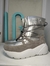 Botas plateadas para la nieve