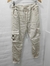 Pantalón claro estilo cargo