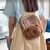 Mochila capibara de peluche con visor