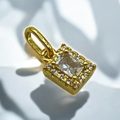 0.6 gr Dije Piedra Cúbica (8 mm) Enchapado en Oro